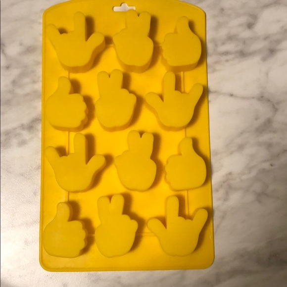 Urban Outfitters Hand Shaped Ice Silicon Tray - Picture 3 of 3